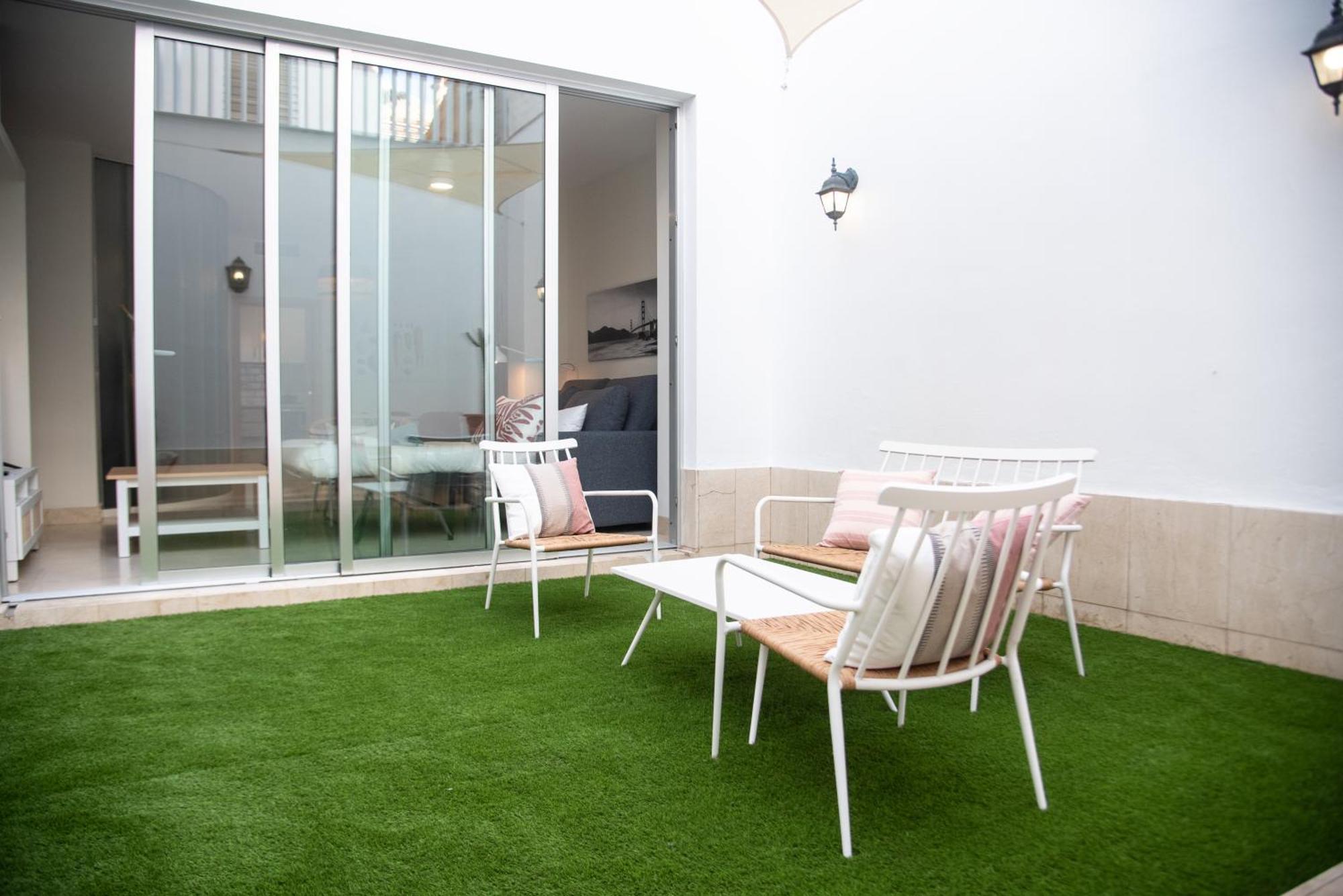 Tentudia Charming Apartments With Private Roof-Top Or Patio In San Bernardo By Ocityzen Севилья Экстерьер фото